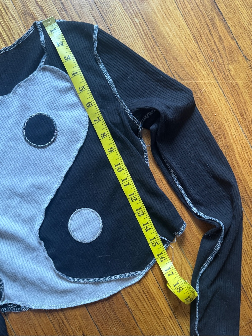 Yin Yang Ribbed Long Sleeve Crop Top - Black & Light Gray - Picture 4 of 6